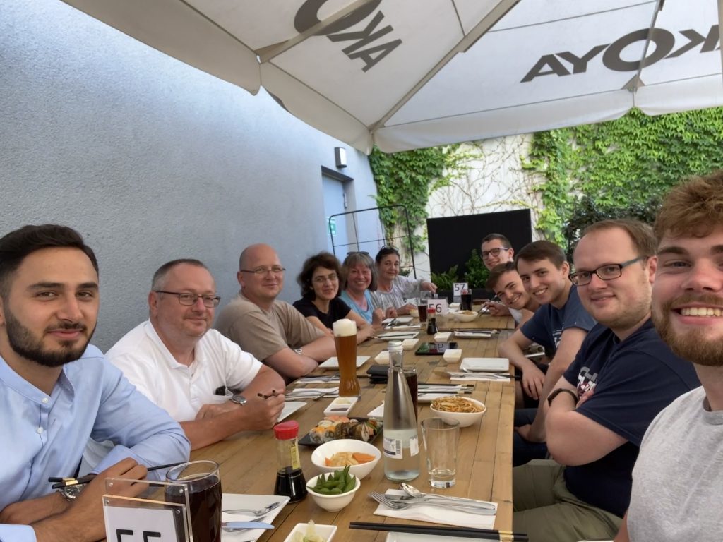 Gemeinsames Essen im Akoya Karlsruhe
